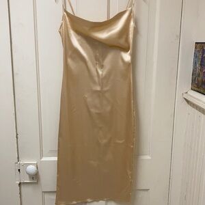 Cute date night dress. Size small, NWOT, so silky